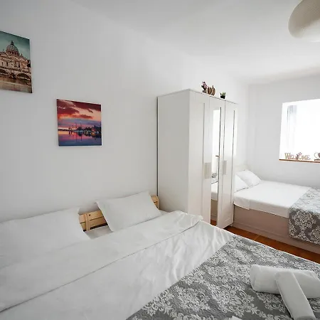 Edelweiss Apartment -Gara Braşov Extérieur photo