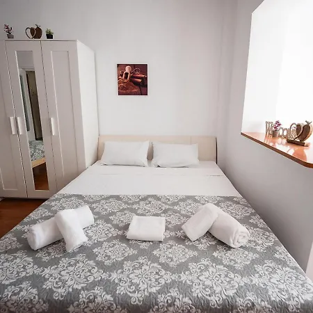 Edelweiss Apartment -Gara Braşov Extérieur photo